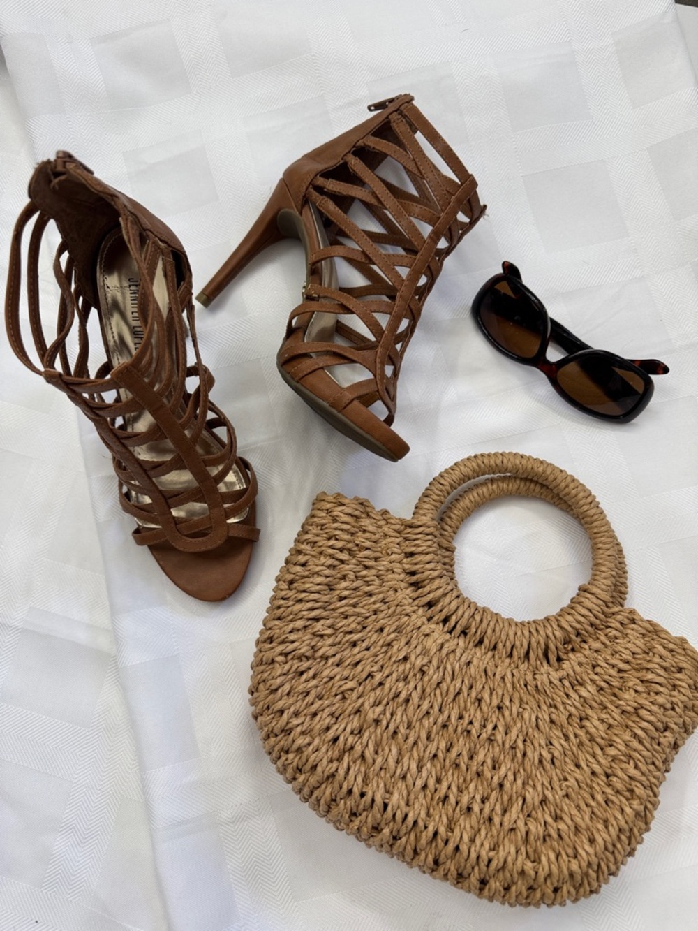 Jennifer Lopez Brown Strappy Cage High-Heels. Size 6.5. Zipper Back. 4” Heel.